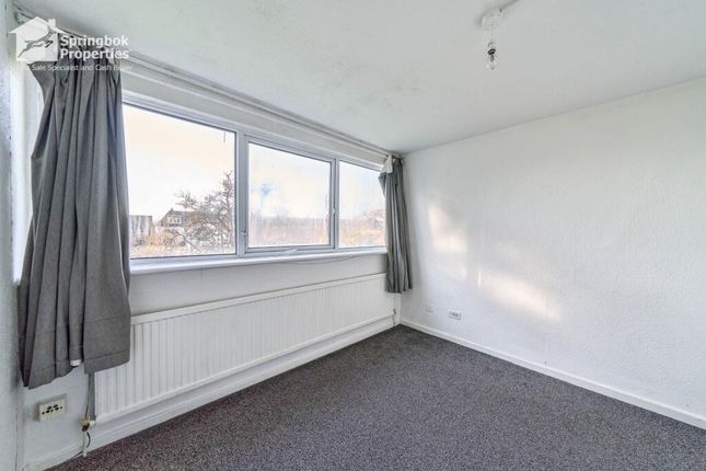 12 Oakleigh Court, Avenue Road, Southall photo 3