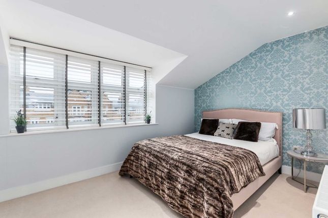 Terraced house to rent in Emerald Square, London