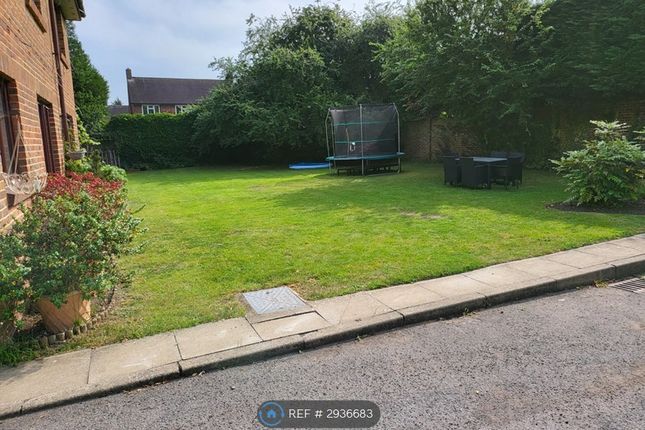 Benwell Court, Sunbury-On-Thames photo 3