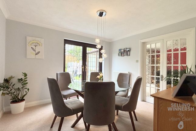 6 Windermere Close, Winnersh, Berkshire photo 4