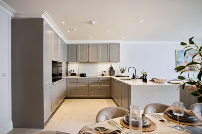 BroadoaksPark10, Parvis Road, West Byfleet photo 5