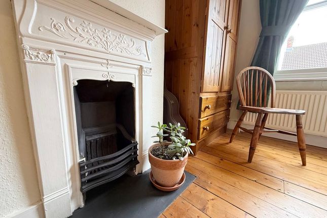 24, Rothschild Road, Wing photo 3