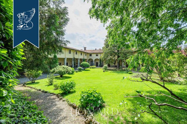 Villa for sale in Ponte San Pietro, Bergamo, Lombardia