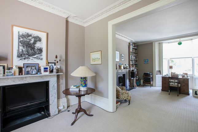 17, Lyndhurst Way, London photo 4