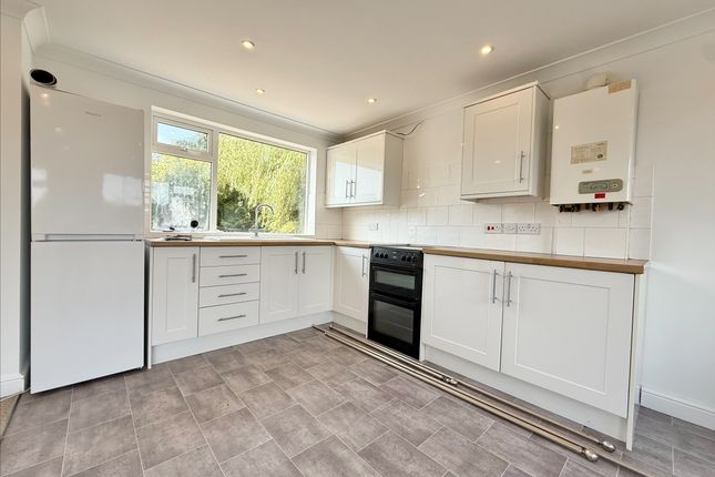 50, Four Acres Estate, Great Yarmouth photo 3