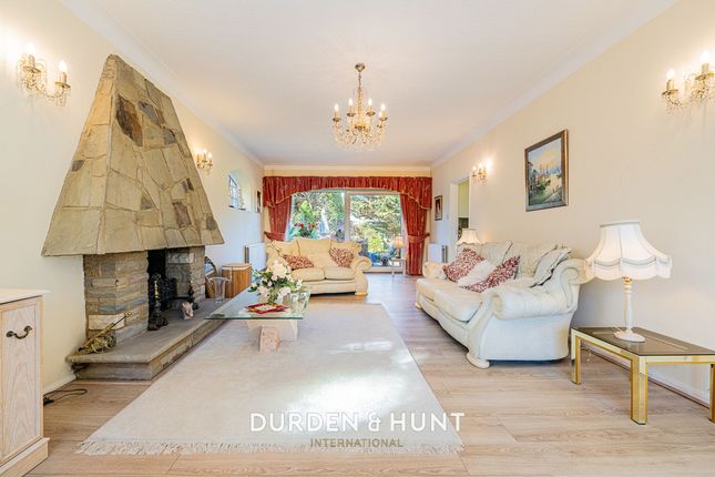 Abbotts Court Grove Lane, Chigwell photo 3