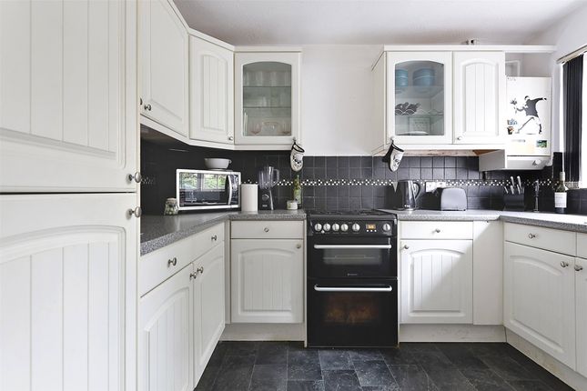2 Woodbine Cottages, 79, The Street, Dorking photo 4