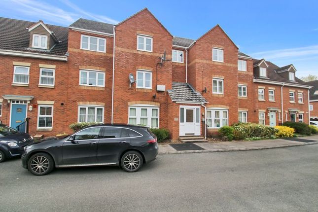 Flat for sale in Gardeners End, Rugby