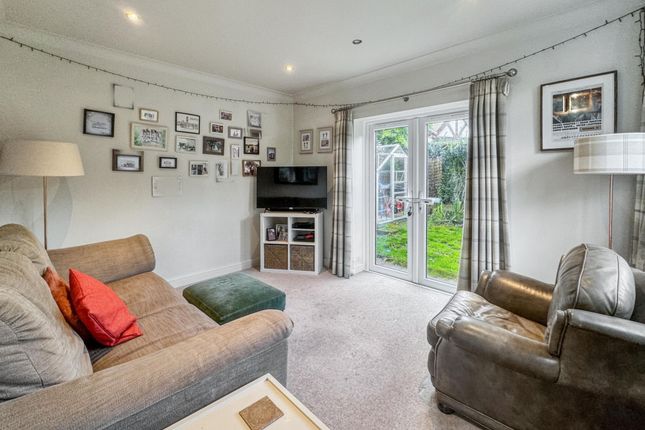 32 Scholes Lane, Manchester photo 3
