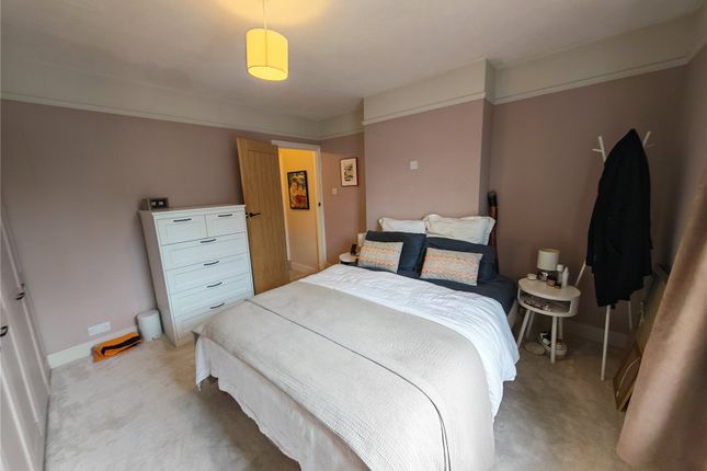 17, Trindles Road, Redhill photo 3