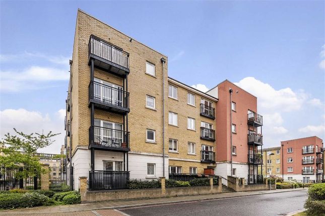 Thumbnail Flat for sale in Candle Street, London
