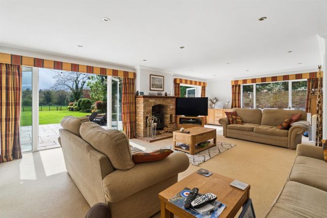 1, Vicarage Gardens, Maidenhead photo 2
