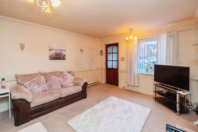 99, Kinross Close, Warrington photo 2