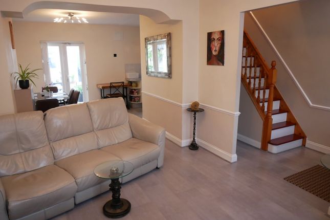 11 Knighton Road, Romford photo 3