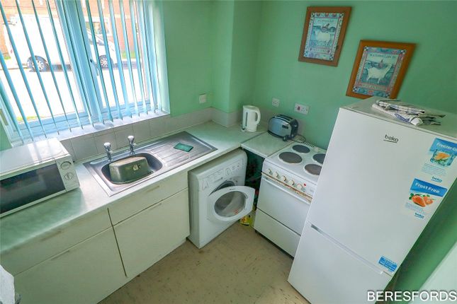 Flat for sale in Danbury Crescent, South Ockendon