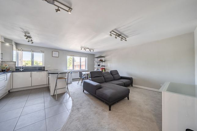 15, Kingfisher Court, Guildford photo 2
