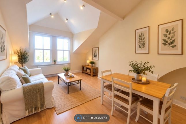 2-bed terraced on Fontenoy Road, London, £2,800/mo