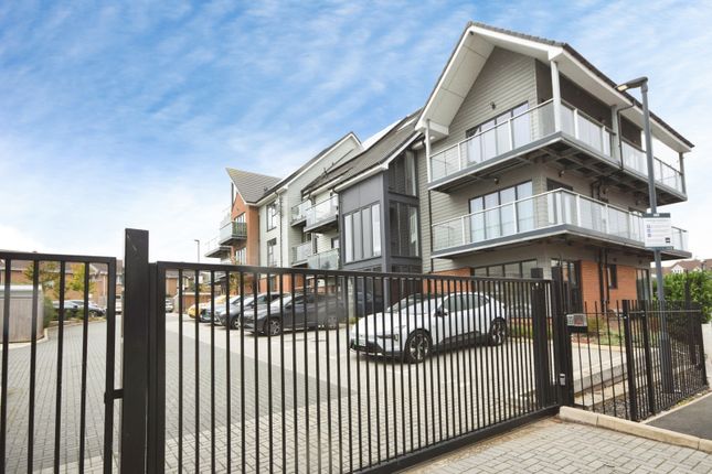 2-bed flat on Eastwood Road, Essex, £300,000