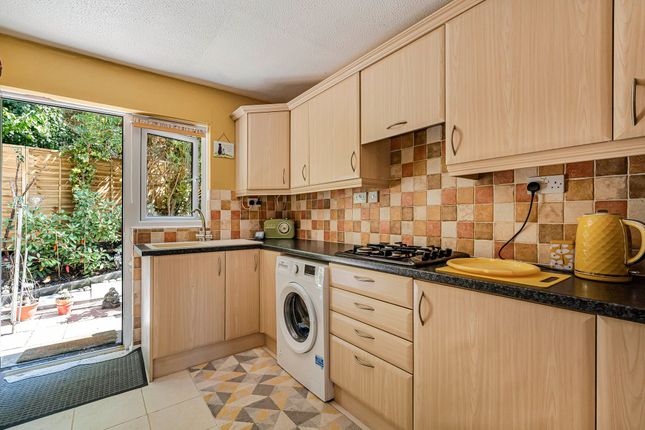 15 Park Springs, Swindon photo 2
