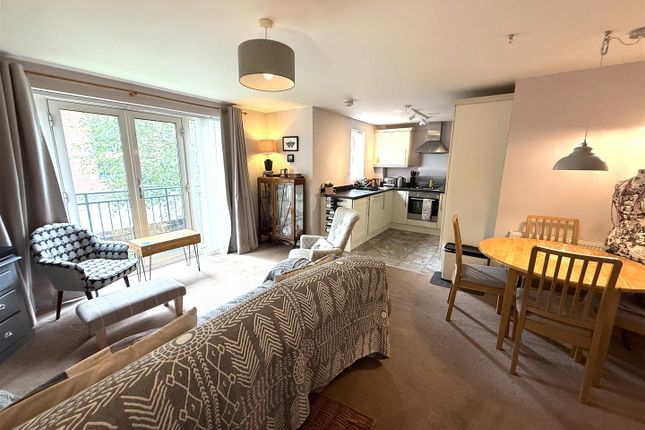 Flat 8, Gill Court, Derby Road, Belper photo 3