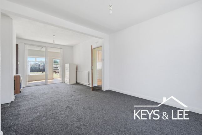 361 Rush Green Road, Romford, Greater London photo 2