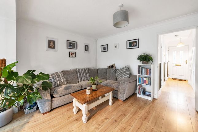 33 Bramley Avenue, Royston photo 3