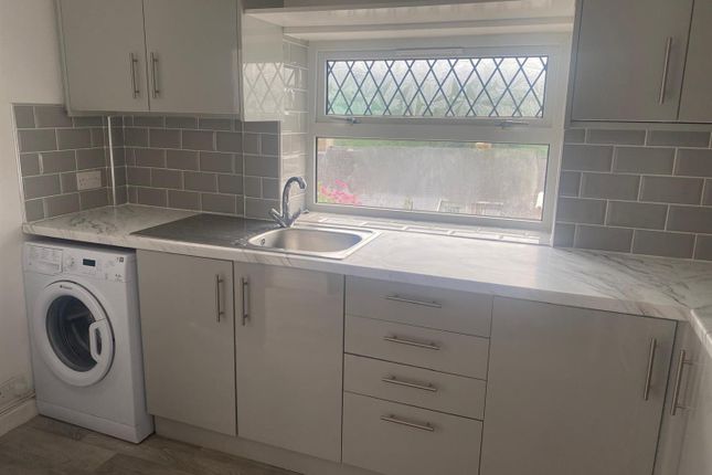 4, Bryn Crescent, Abertillery photo 4