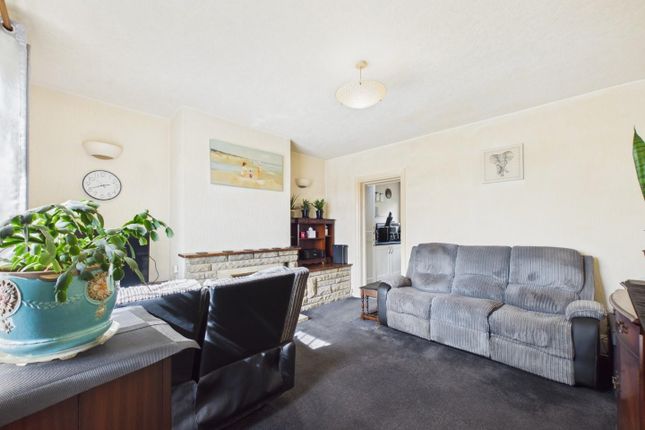 6, Ayrton Crescent, Bingley photo 3