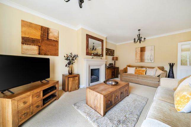 18 Barrow Close, Billingshurst photo 2