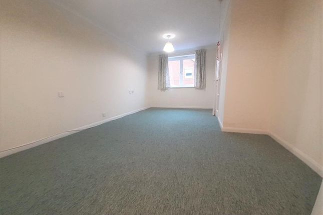 Thumbnail Flat to rent in Willow Road, Aylesbury
