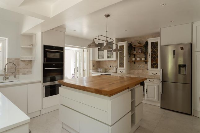 Routh, Charlwood Road, Horley photo 3