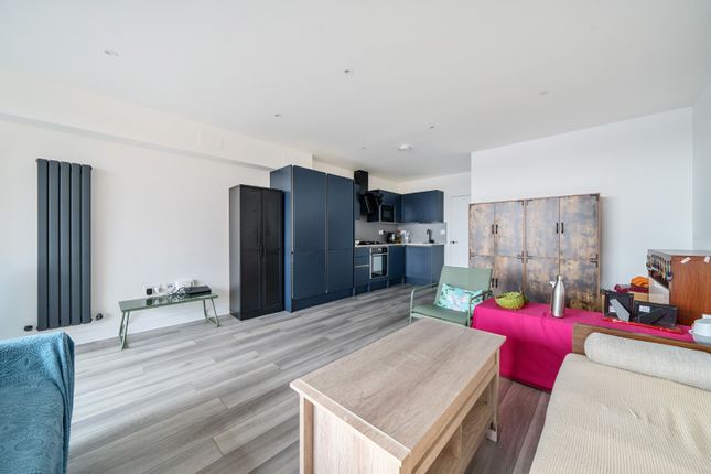 Flat to rent in Hyam Apartments, Broadway, Bexleyheath, Kent