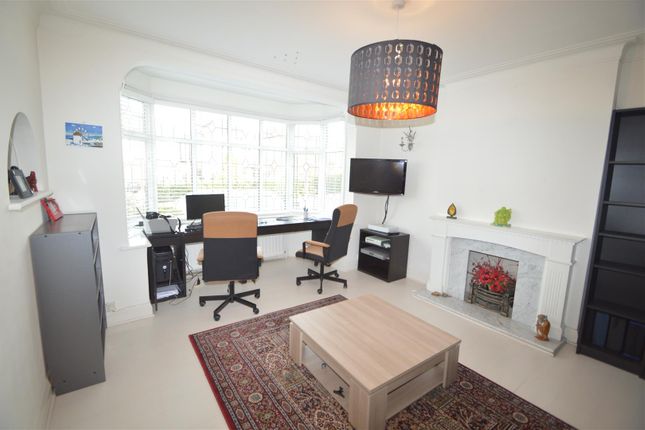 Thumbnail Property to rent in Mountain Ash Close, Chigwell