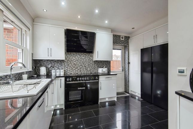 1, Major Haddock Close, Royston photo 4