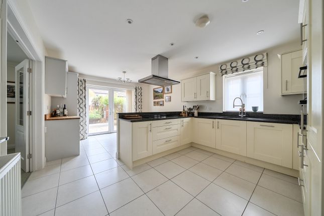 5, Wardle Avenue, Reading photo 3