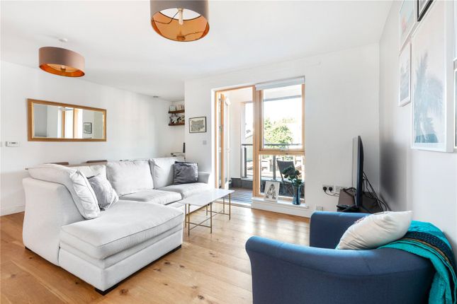 Flat for sale in Corsica Street, London