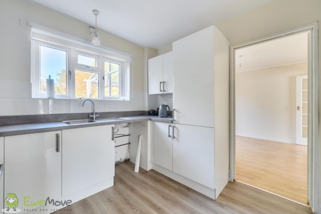 25, Long Grove, Tadley photo 2