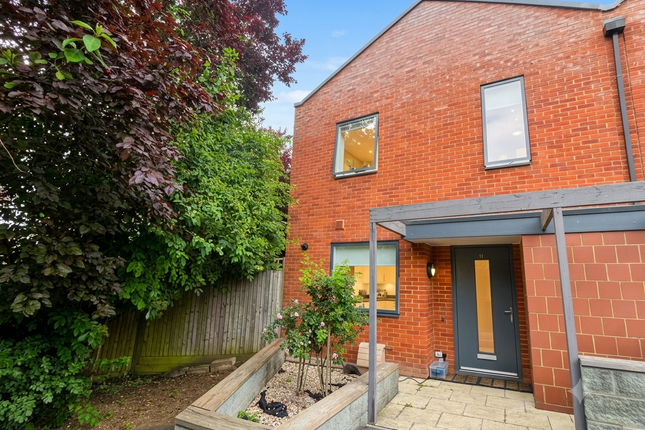 11, Reservoir Way, London photo 2
