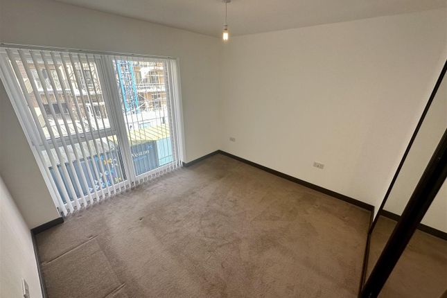 Flat to rent in Hepworth House, Harlow, Essex