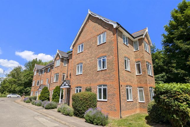 Flat to rent in Latium Close, Holywell Hill, St Albans, Hertfordshire