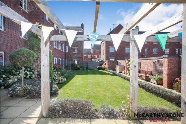 Flat for sale in 21 St Clements Court, South Street, Atherstone
