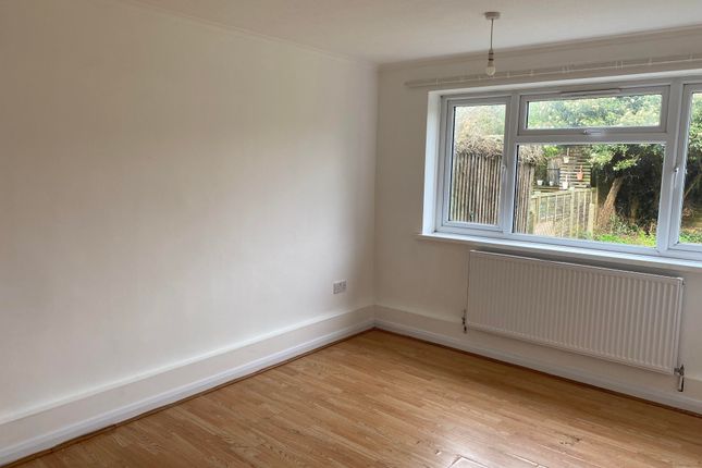 49, Guernsey Close, Hounslow photo 2