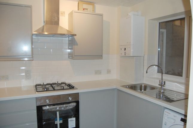 Flat to rent in Redwood Court, Christchurch Avenue, Brondesbury Park