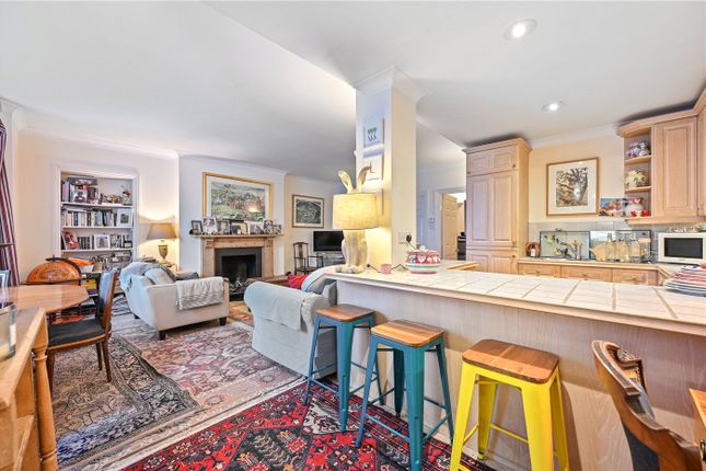 Flat for sale in Strathmore Gardens, London