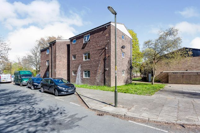 1 bed flat for sale in Fennel Crescent, Crawley RH11