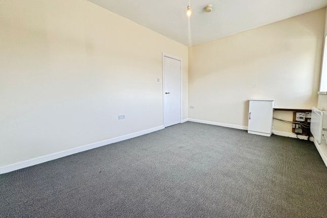 38a, Higher Market Street, Bolton photo 5
