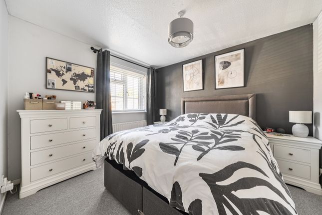 94, Tanyard Way, Surrey photo 4