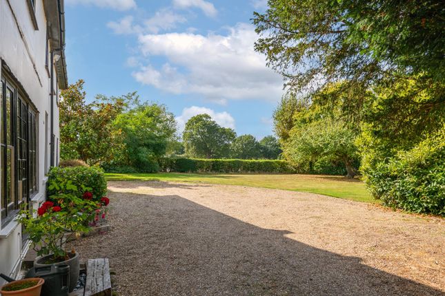 2 Hookwood Manor,, Reigate Road, Horley photo 2