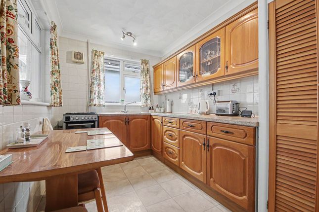 10 Garrick Gardens, Southampton photo 3