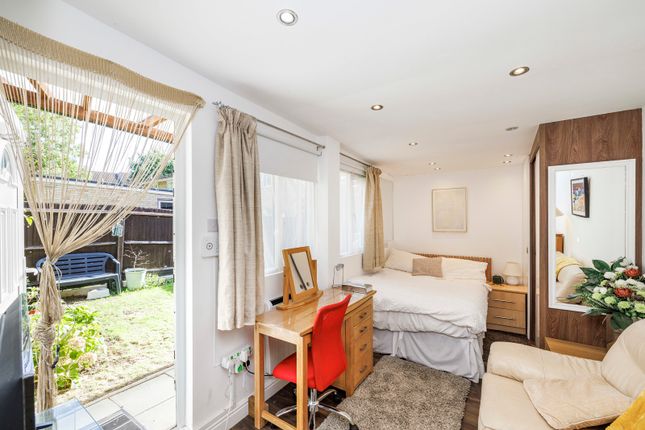 Wychwood Way (Annexe), Northwood photo 4